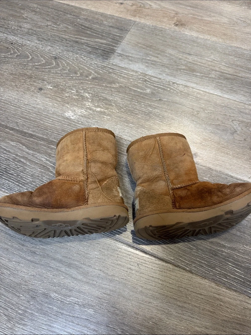 UGG Kids Classic Short Sheepskin Boots - Chestnut/Tan